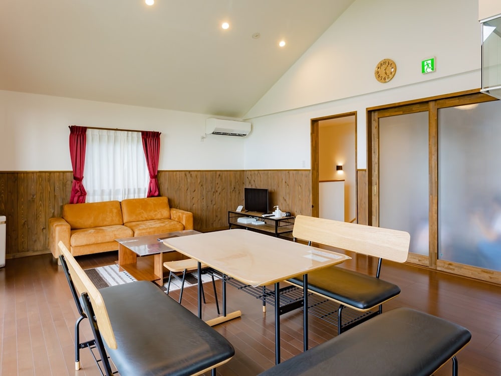 レイクビューコテージ 禁煙 リビング エリア3 | 松江市宍道ふるさと森林公園