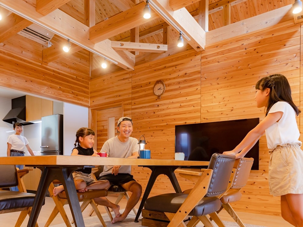 グランキャビン 禁煙 リビング エリア1 | 松江市宍道ふるさと森林公園