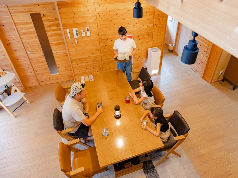 グランキャビン 禁煙 リビング エリア2 | 松江市宍道ふるさと森林公園