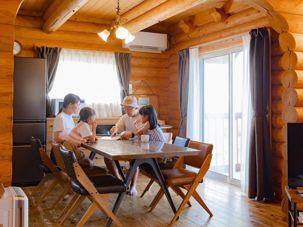ログハウス 禁煙 リビング エリア0 | 松江市宍道ふるさと森林公園