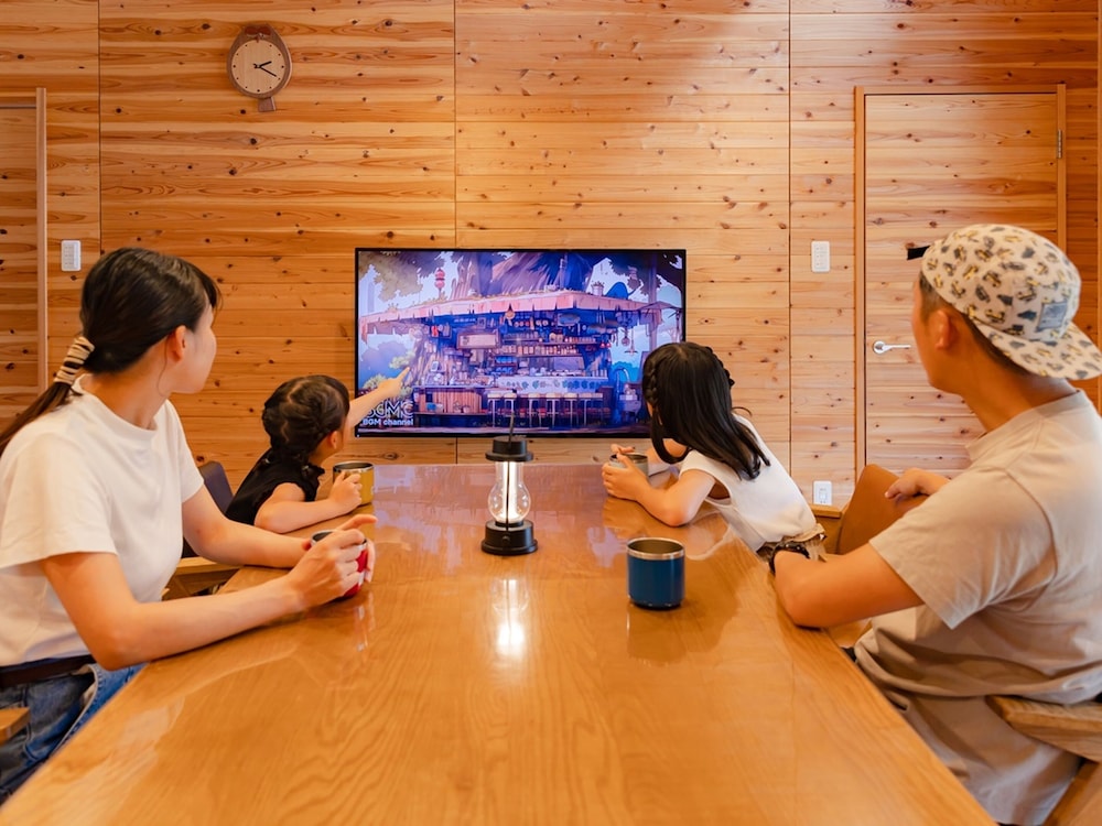 グランキャビン 禁煙 リビング エリア3 | 松江市宍道ふるさと森林公園