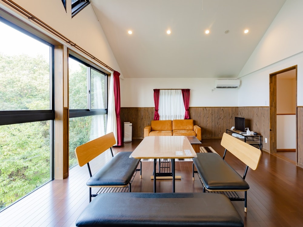 レイクビューコテージ 禁煙 リビング エリア2 | 松江市宍道ふるさと森林公園