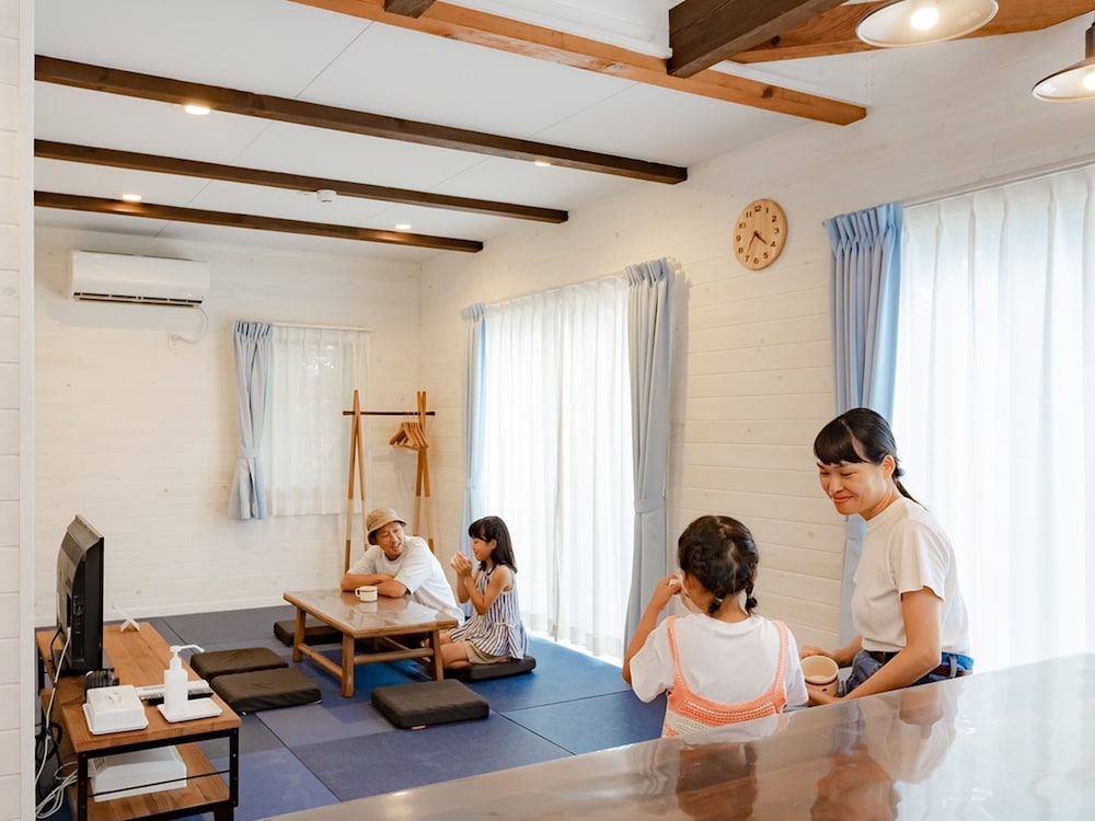 マウンテンコテージ 禁煙 リビング エリア3 | 松江市宍道ふるさと森林公園