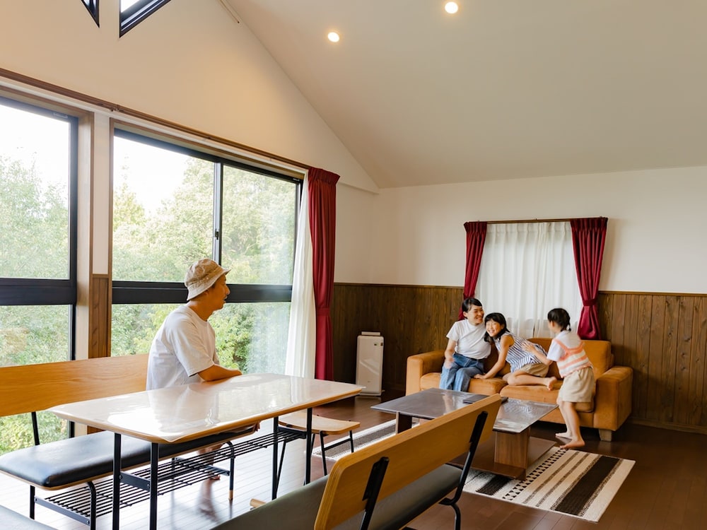 レイクビューコテージ 禁煙 リビング エリア0 | 松江市宍道ふるさと森林公園