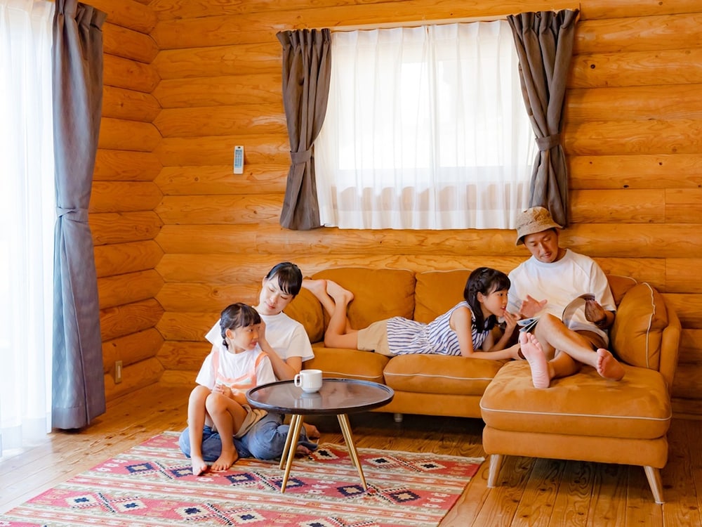 ログハウス 禁煙 リビング エリア1 | 松江市宍道ふるさと森林公園