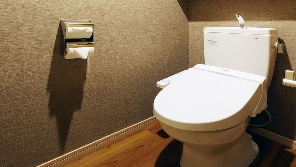 カジュアルルームB【ソファスペース/ツイン/26平米】禁煙 バスルーム1 | 函館・湯の川温泉 ホテル万惣 (オリックスホテルズ&リゾーツ)