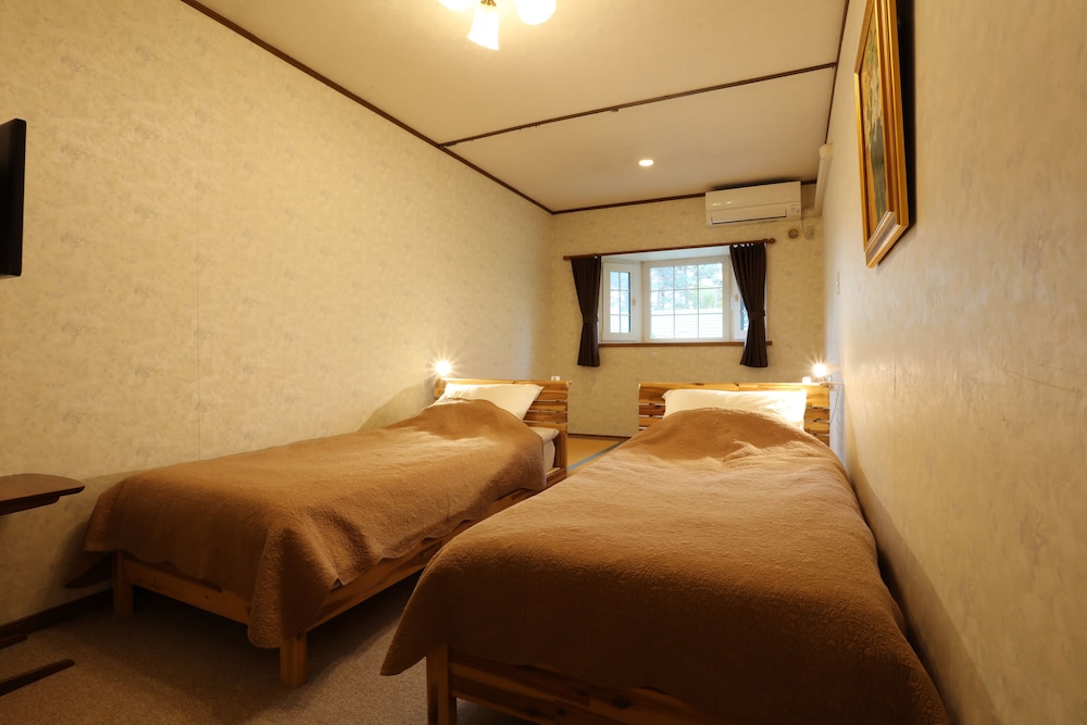 ファミリールームベッド3台 (布団付) 禁煙 客室5 | ラント ハウス ダンクル ネッツ