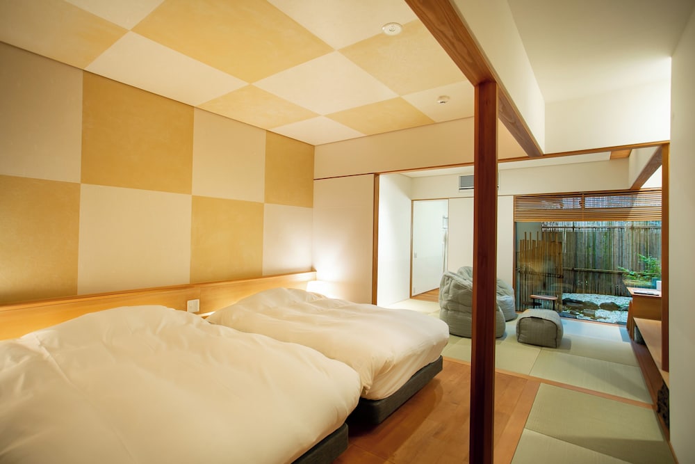 デラックス ツインルーム ガーデンビュー 1 階 客室1 | 東山のオーベルジュ 薪の音 金澤