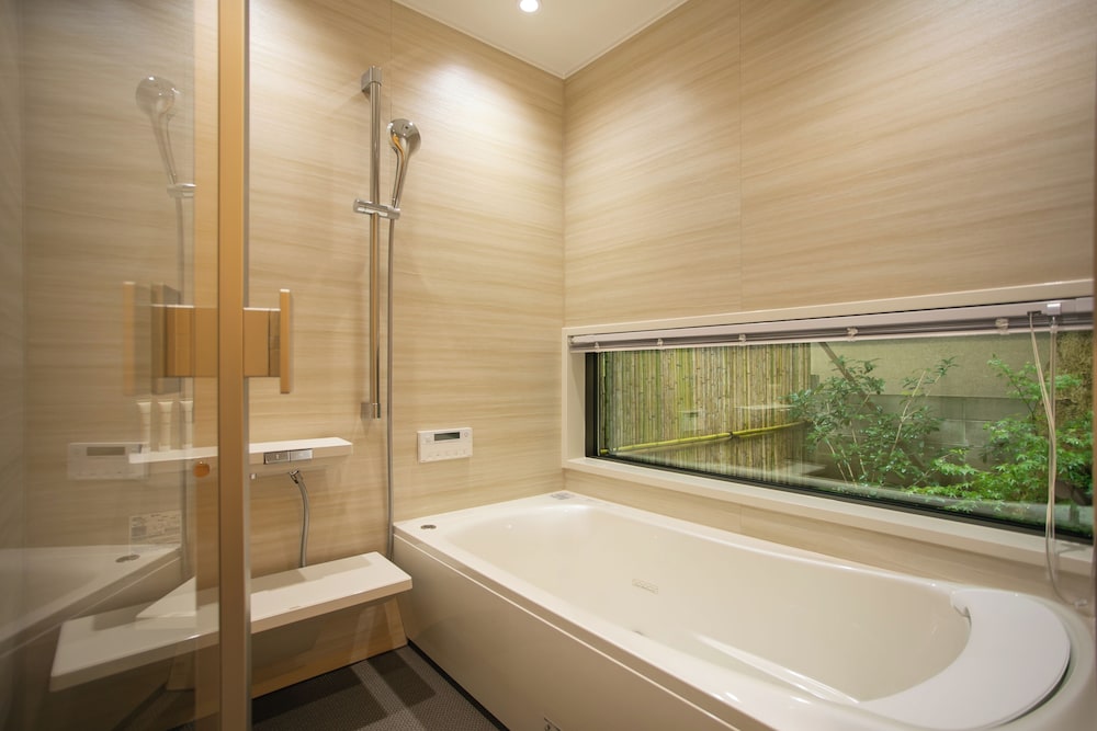 デラックス ツインルーム ガーデンビュー 1 階 バスルーム0 | 東山のオーベルジュ 薪の音 金澤