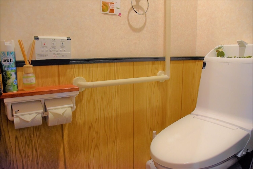 洋室 (バス・トイレ共用) チェックイン17時ー21時限定価格 共用バスルーム0 | Guest House Oumi 近江