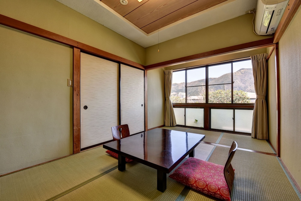 和室 6畳 (専用トイレ·共用バスルーム·布団) 禁煙 客室1 | 温泉ホテル強羅館