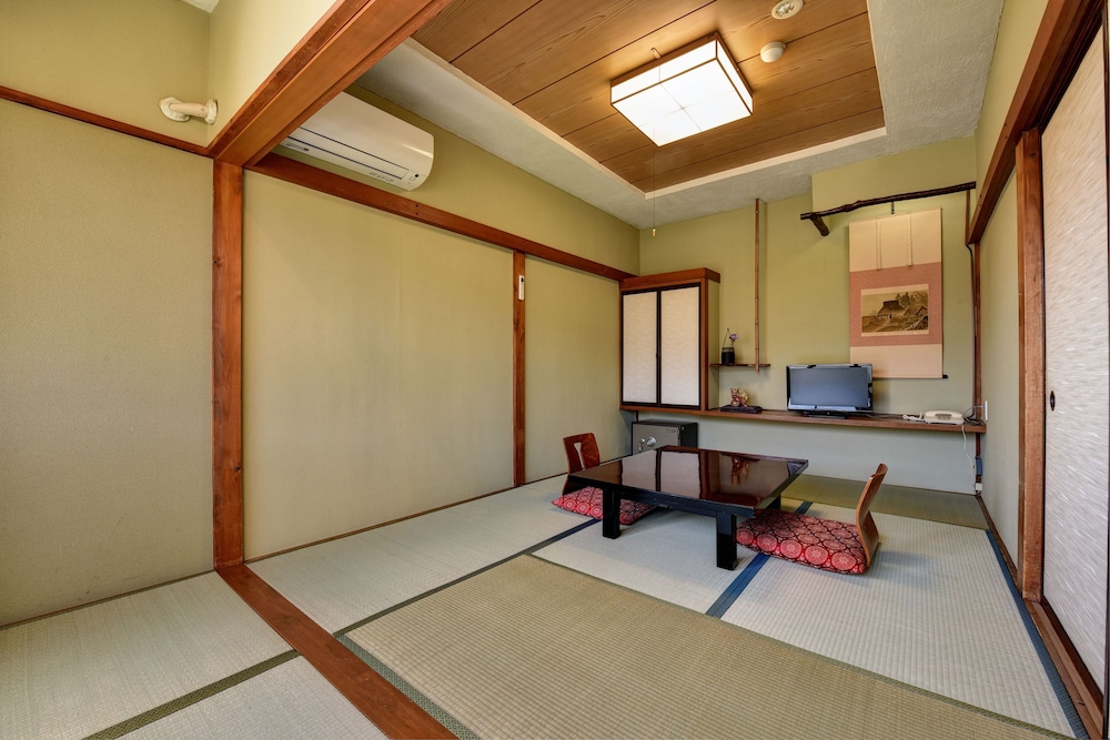 和室 6畳 (専用トイレ·共用バスルーム·布団) 禁煙 | 温泉ホテル強羅館