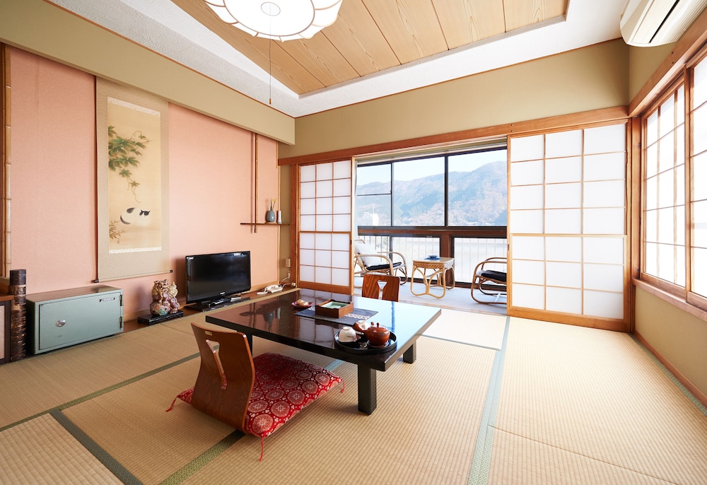 客室1 | 温泉ホテル強羅館