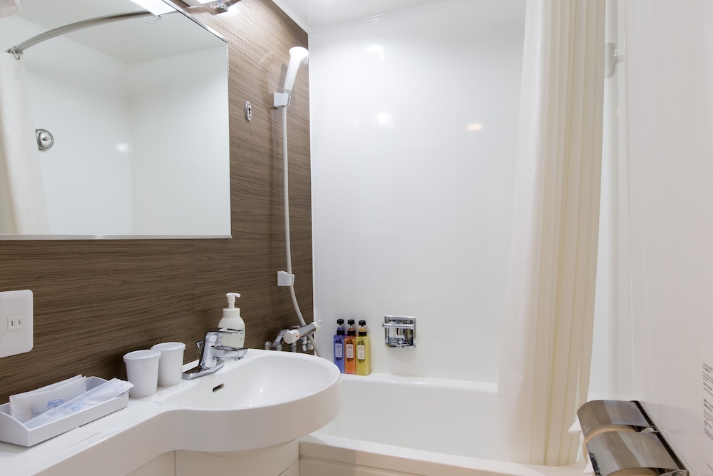 エコノミー ダブルルーム 禁煙 (120cm) バスルーム0 | お茶の水イン