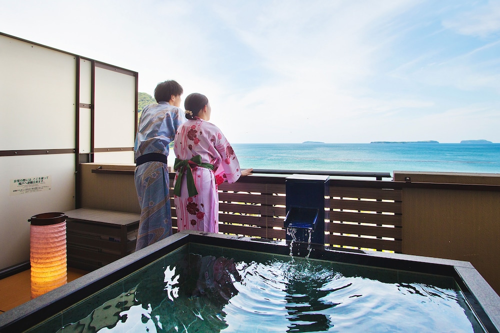 天然温泉露天風呂とパノラマオーシャンビュー [和室10帖] 禁煙 部屋からの景観0 | リゾートホテル美萩