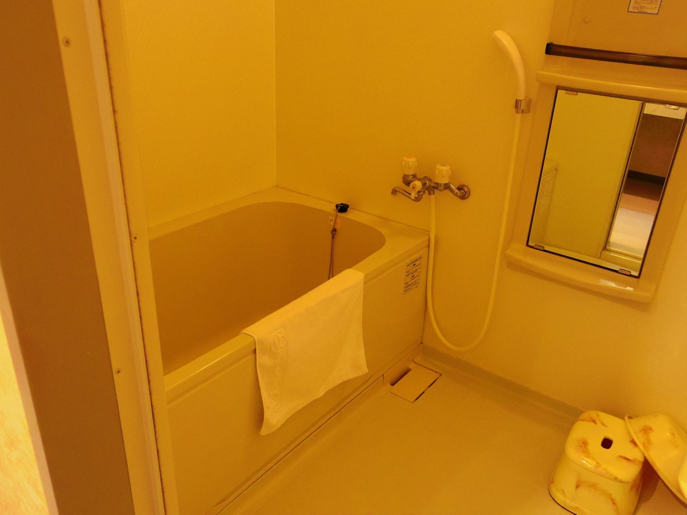 日本海を望み, ベランダのある潮風と波音の [展望和室] 禁煙 バスルーム0 | リゾートホテル美萩