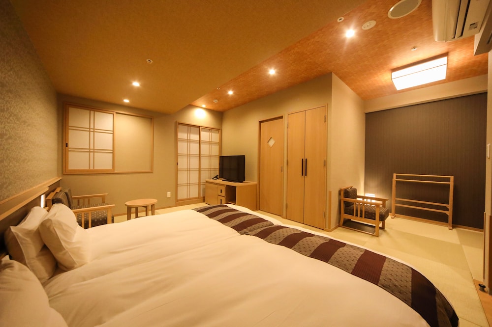 デラックス ツインルーム 禁煙 客室1 | 天然温泉 花風の湯 御宿 野乃 なんば