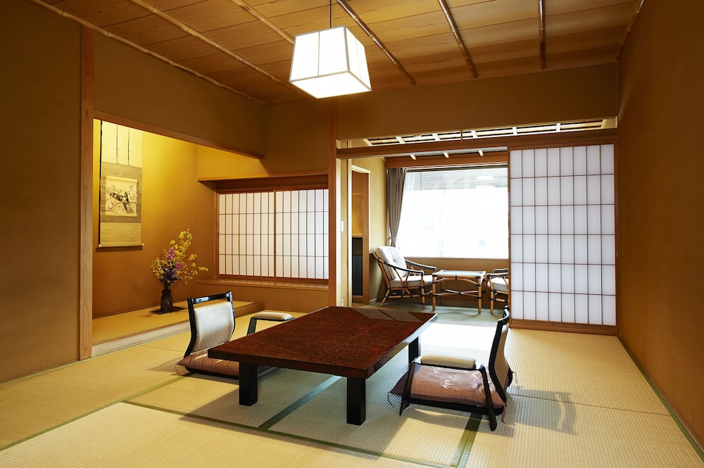 客室1 | 大和屋本店