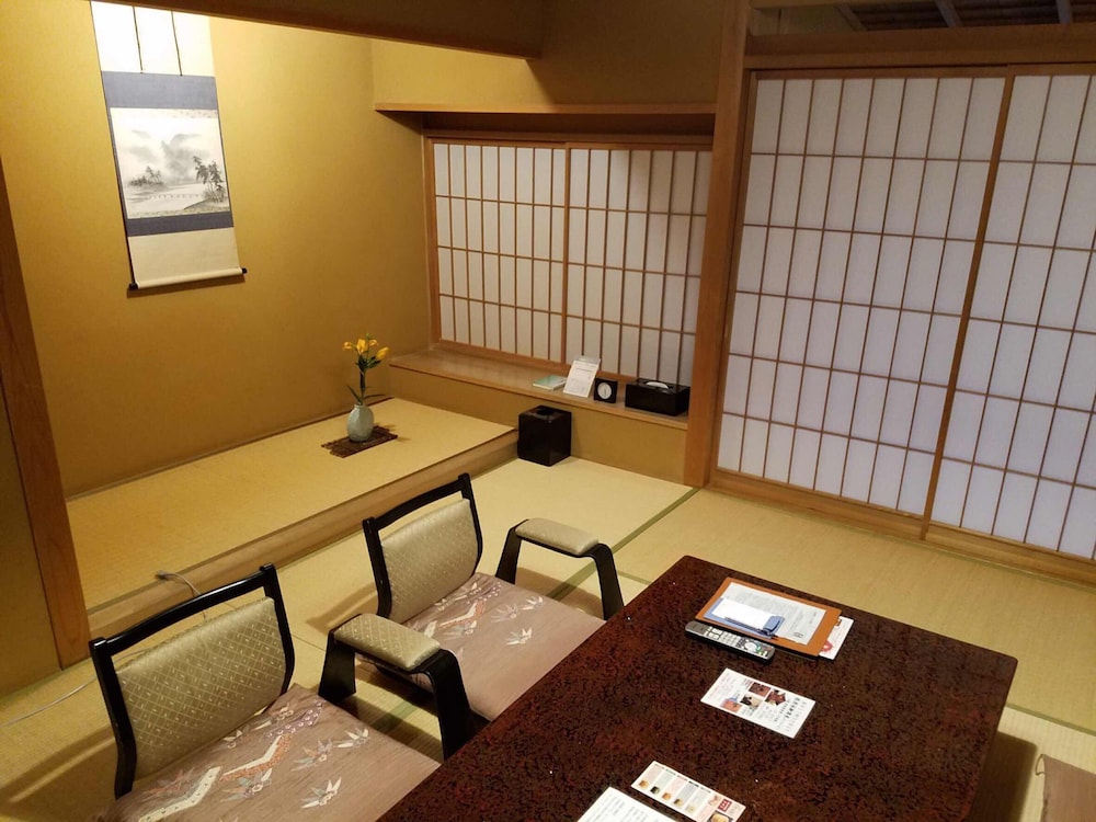 スタンダード 和室 10畳 禁煙 客室5 | 大和屋本店