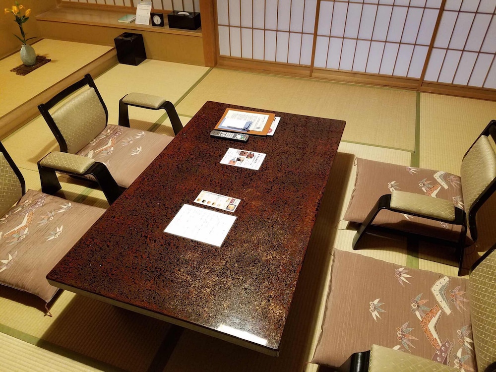 スタンダード 和室 10畳 禁煙 客室6 | 大和屋本店