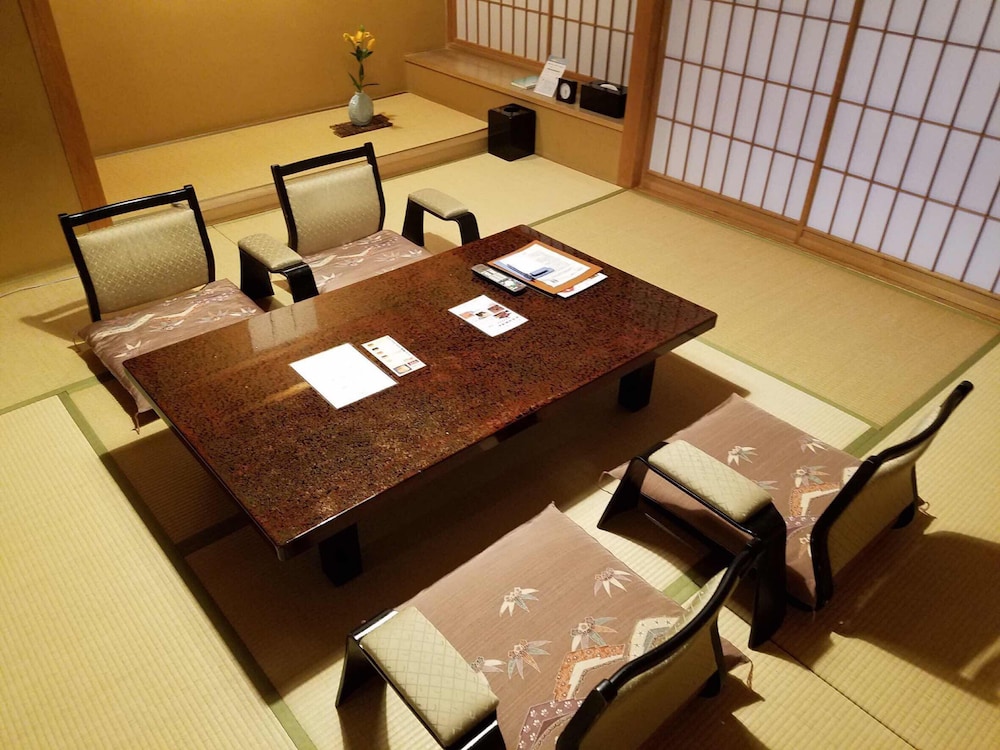 スタンダード 和室 10畳 禁煙 客室2 | 大和屋本店