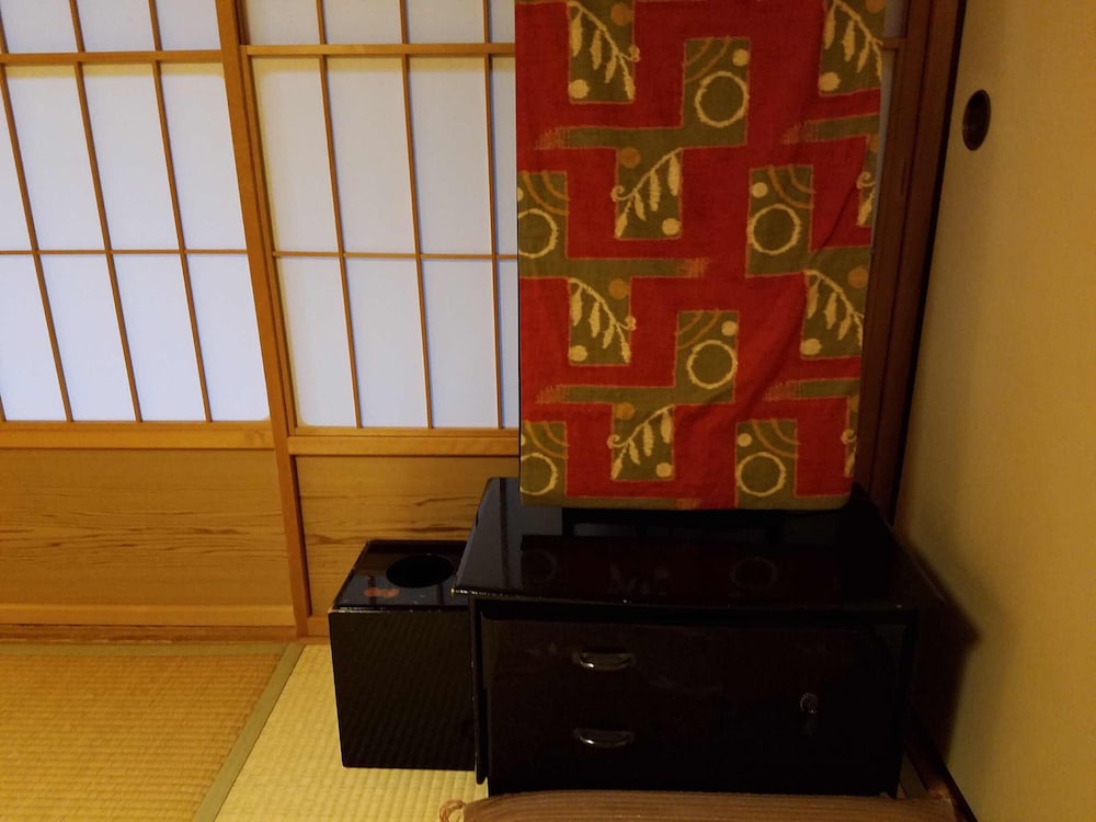 セミスイート 和室 10畳+6畳 禁煙 客室10 | 大和屋本店