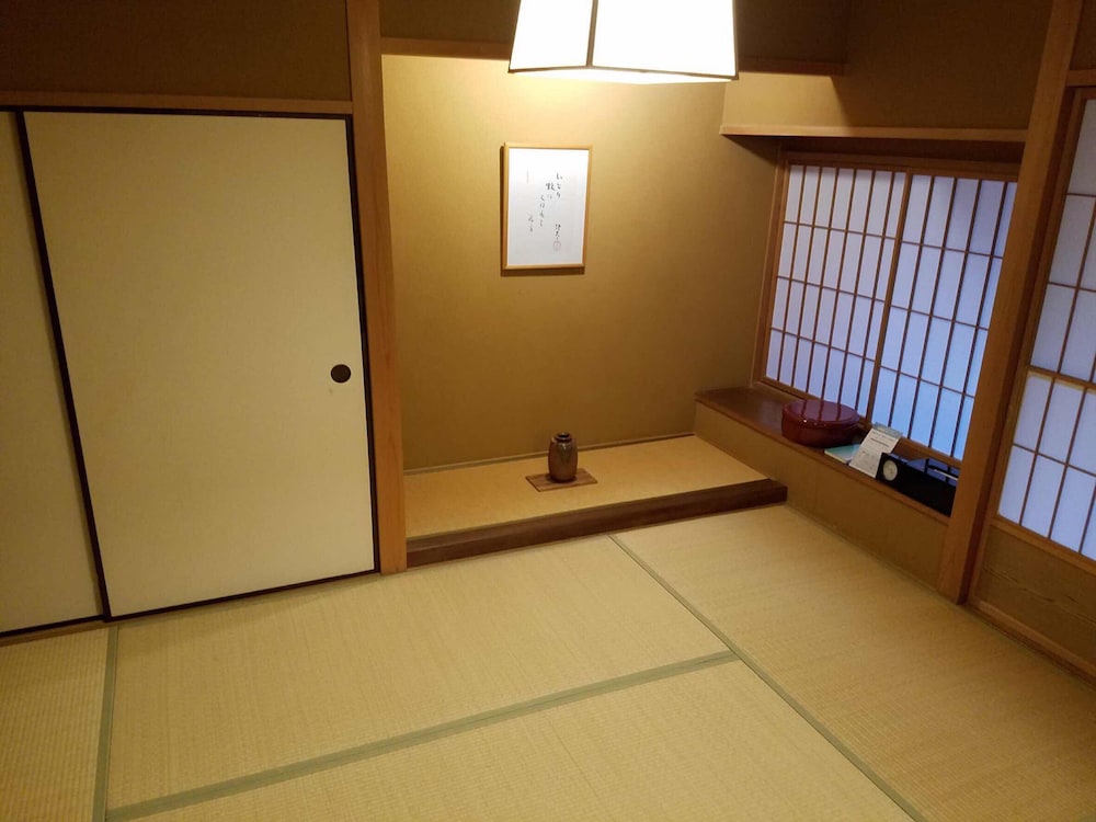 セミスイート 和室 10畳+6畳 禁煙 客室20 | 大和屋本店