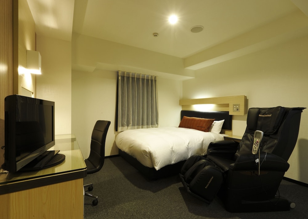 プレミアム ルーム クイーンベッド 1 台 喫煙可 | グリーンリッチホテル大阪空港前 人工温泉・二股湯の華