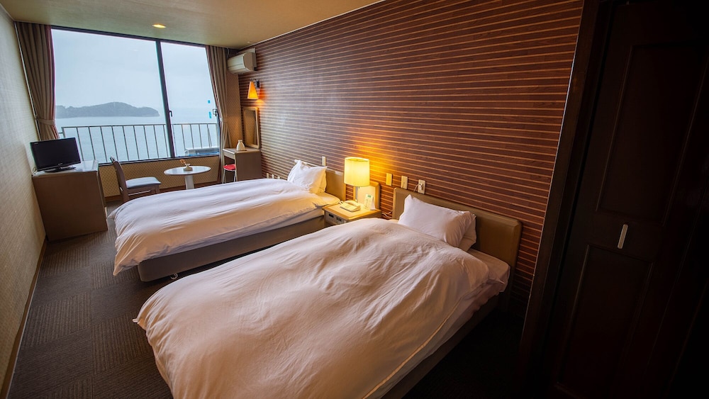 土庄会席 ツインルーム / 禁煙・バスなし 客室1 | 天空ホテル 海廬
