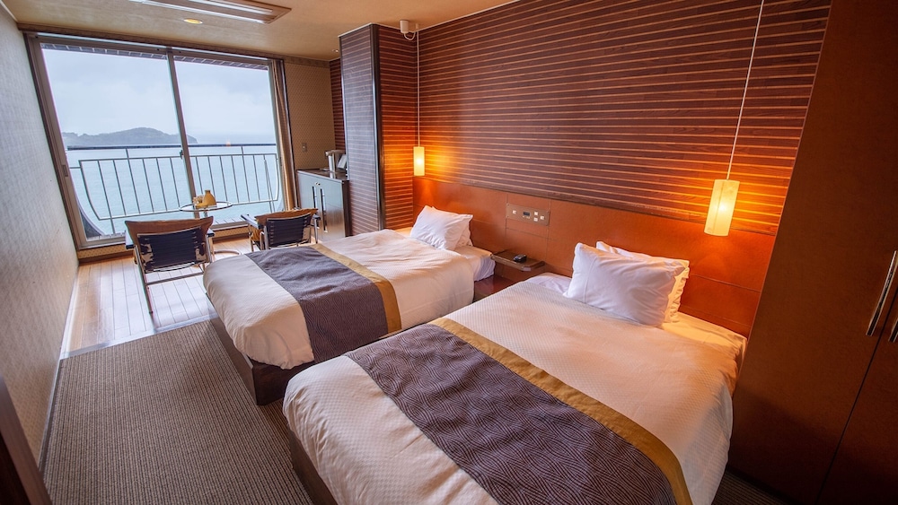 土庄会席 オーシャンビューDXツイン / 禁煙 客室1 | 天空ホテル 海廬