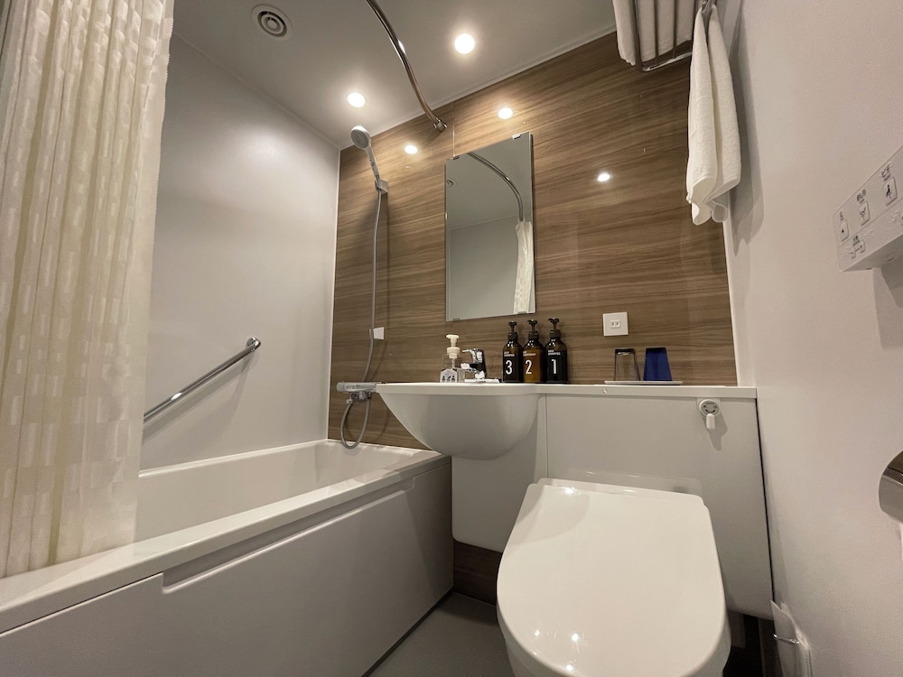 セミダブルルーム 禁煙 (2名利用) バスルーム1 | ホテルリソル町田