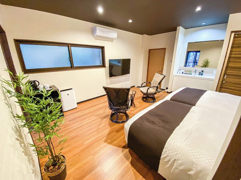 [洋モダン洋室]23平米＋テラス8平米　露天風呂　喫煙 客室2 | リブマックスリゾート奥道後