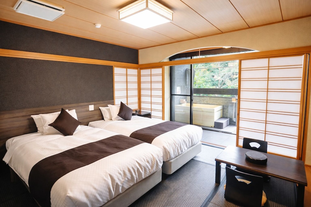 [和モダン和室]27平米＋専用テラス8平米　総檜露天風呂　喫煙 | リブマックスリゾート奥道後