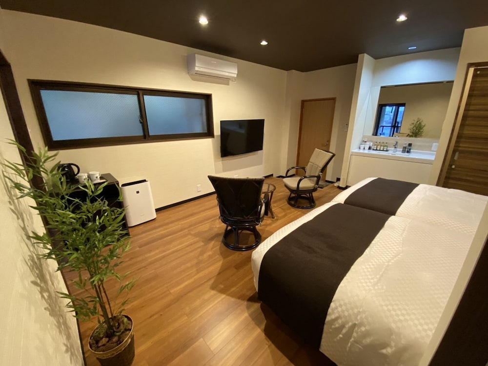 [洋モダン洋室]23平米＋テラス8平米　露天風呂　喫煙 | リブマックスリゾート奥道後