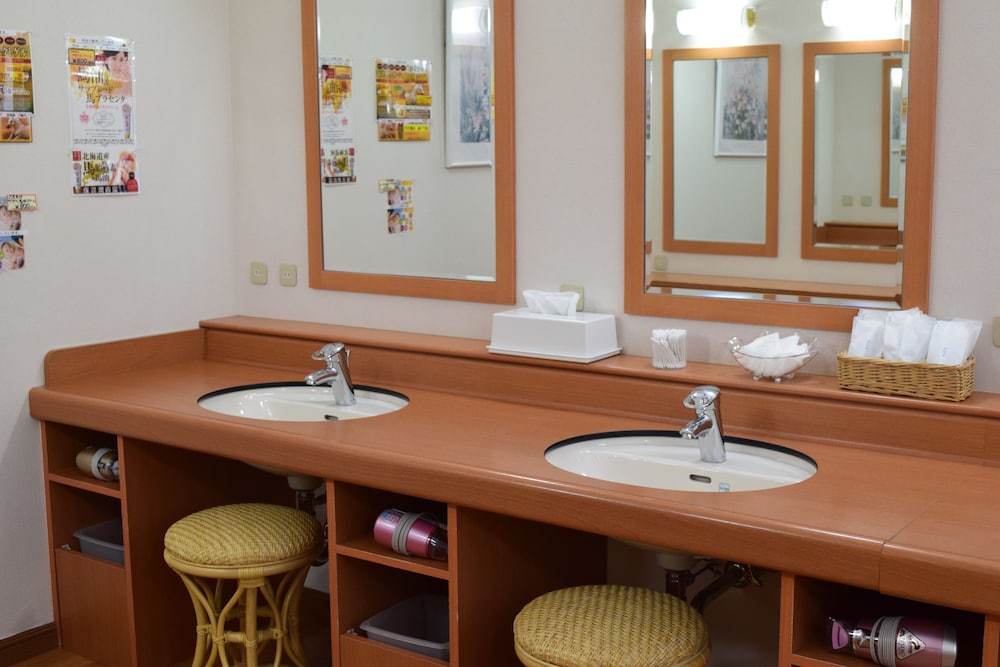 [禁煙] ヌプリ館和室 (本館/バス・トイレ無) 共用バスルーム0 | ニセコパークホテル