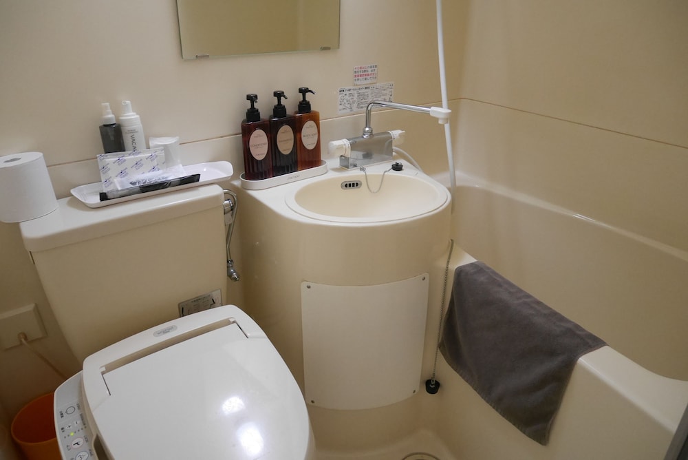 エコノミー ダブルルーム 喫煙可 バスルーム0 | ホテルサンロイヤル川崎