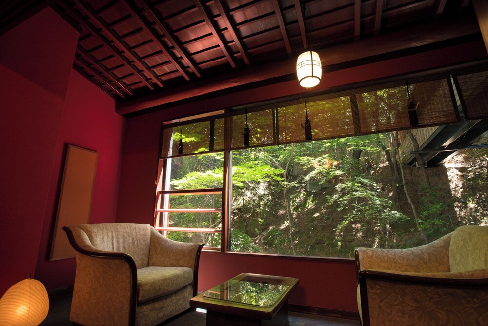 露天風呂付 和洋室 禁煙 リビング エリア0 | あらや滔々庵