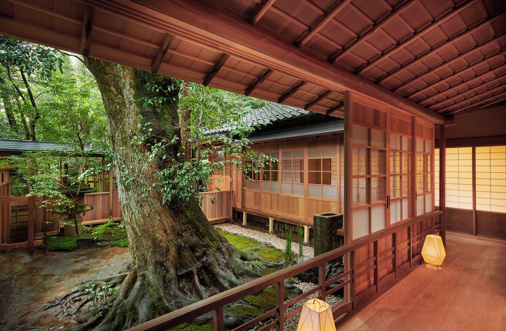 ラグジュアリー スイート 部屋からの景観1 | あらや滔々庵