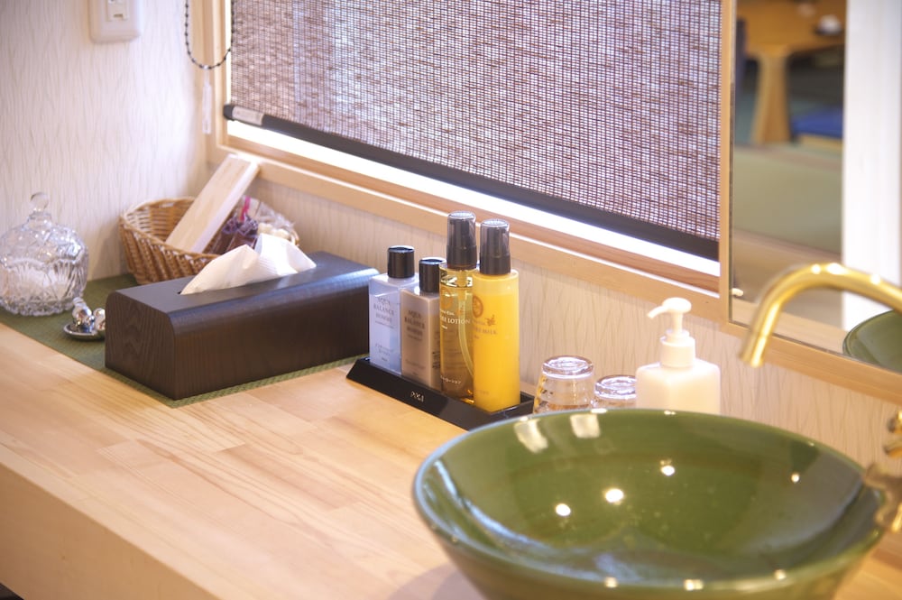露天風呂付客室 笛吹 バスルームのシンク0 | 銘庭の宿 ホテル甲子園