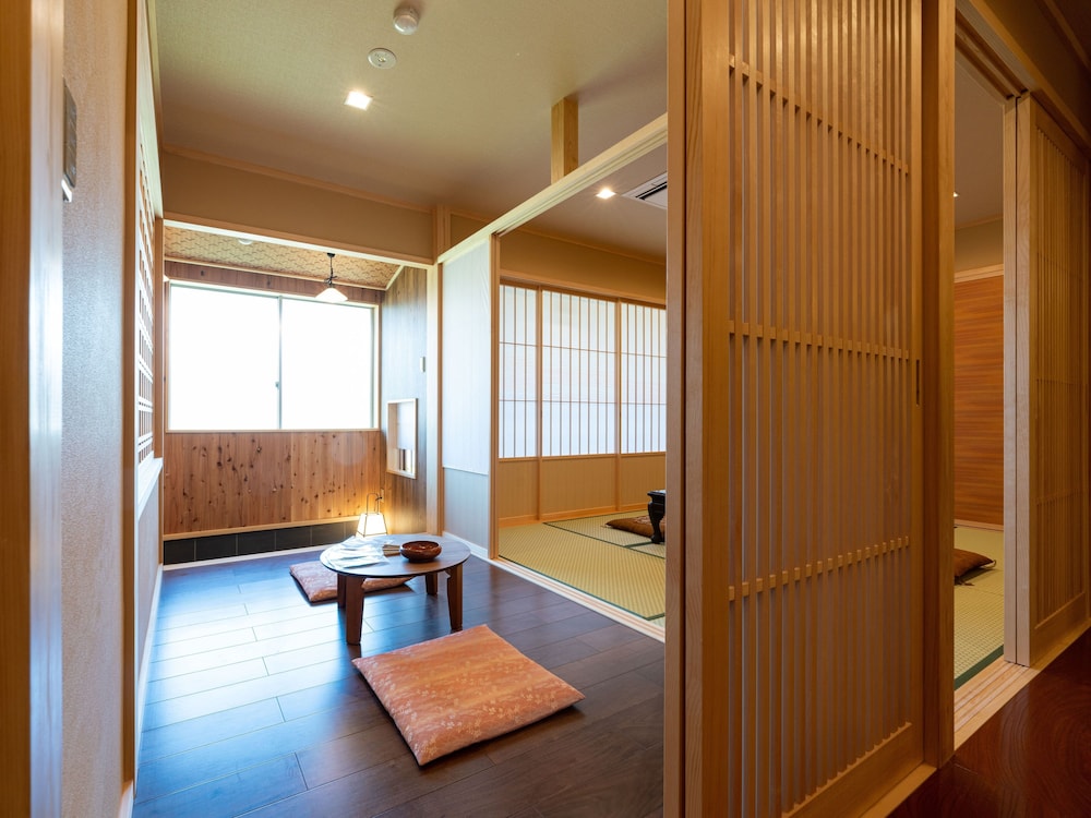 新 半露天風呂付客室赤岳 ･ (禁煙ルーム) 客室1 | 銘庭の宿 ホテル甲子園