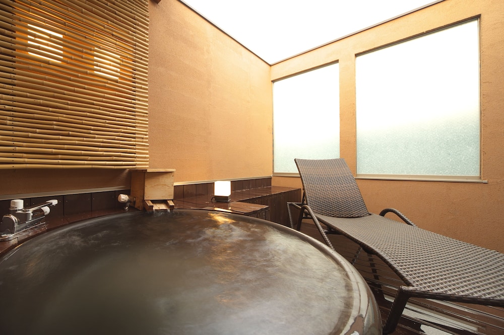 露天風呂付客室 天目 バスルーム0 | 銘庭の宿 ホテル甲子園