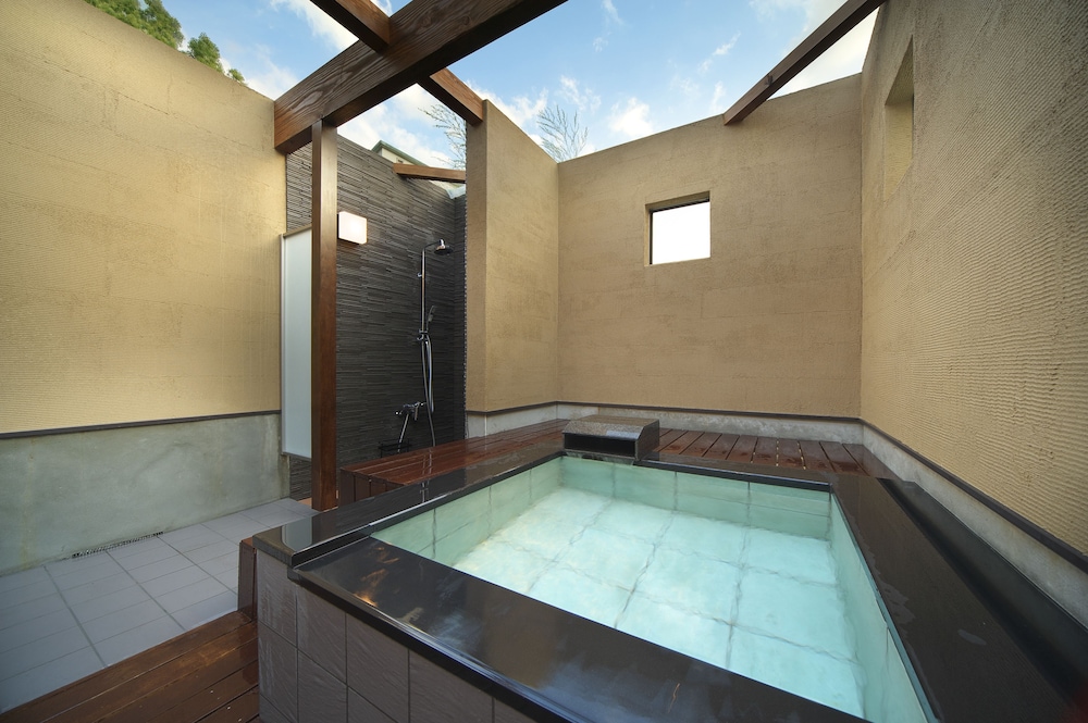 露天風呂付客室 笛吹 バスルーム0 | 銘庭の宿 ホテル甲子園