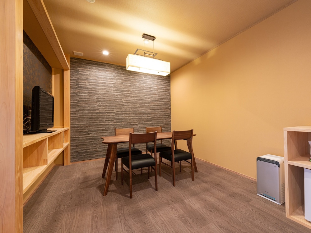 新 半露天風呂付客室赤岳 ･ (禁煙ルーム) 客室2 | 銘庭の宿 ホテル甲子園