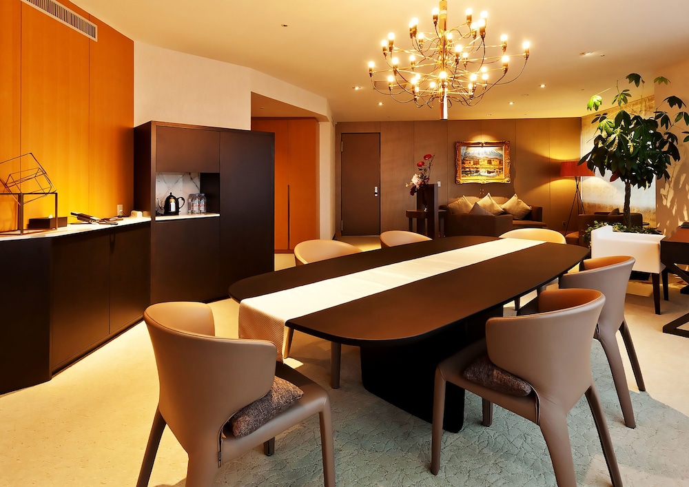 ロイヤル スイート ベッド (複数台) タワー (High Floor) 客室1 | ANAクラウンプラザリゾート安比高原 by IHG