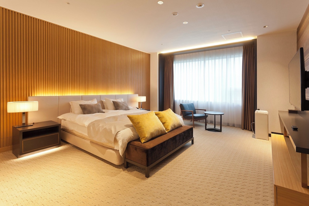ロイヤル スイート ベッド (複数台) タワー (High Floor) 客室3 | ANAクラウンプラザリゾート安比高原 by IHG