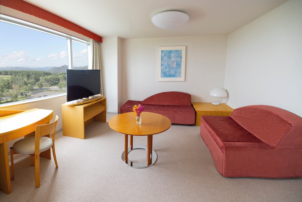 プレミアム ルーム シングルベッド 3 台 (High Floor) 客室1 | ANAクラウンプラザリゾート安比高原 by IHG
