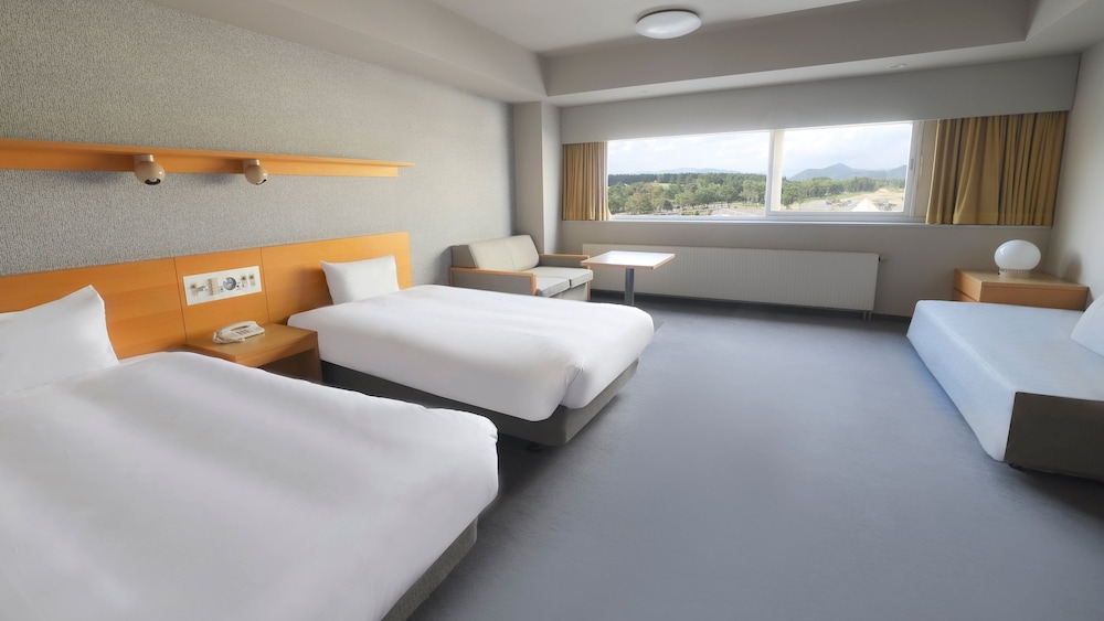 プレミアム ルーム シングルベッド 2 台 | ANAクラウンプラザリゾート安比高原 by IHG