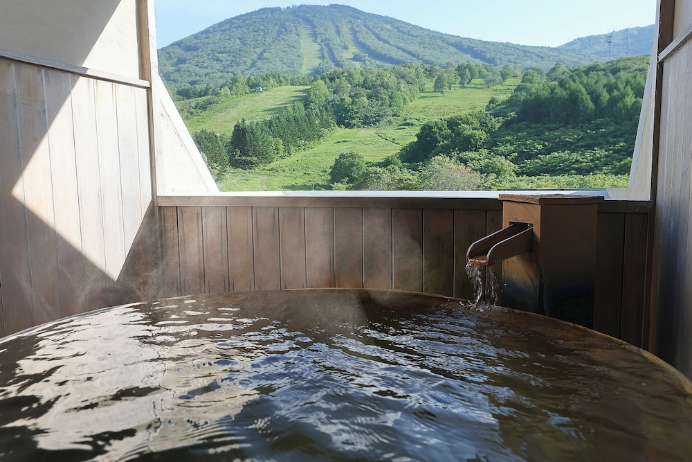 デュープレックス シングルベッド 2 台 (Japanese) バスルーム1 | ANAクラウンプラザホテルリゾート安比高原 by IHG