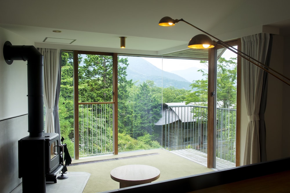 デラックスダブルルーム 禁煙 シャワー&薪ストーブ付 部屋からの景観1 | 箱根リトリート före