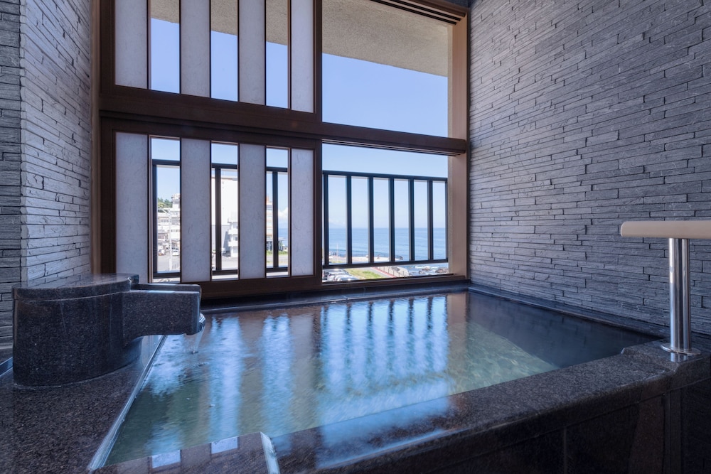 デラックス ルーム バスルーム0 | 稲取東海ホテル湯苑